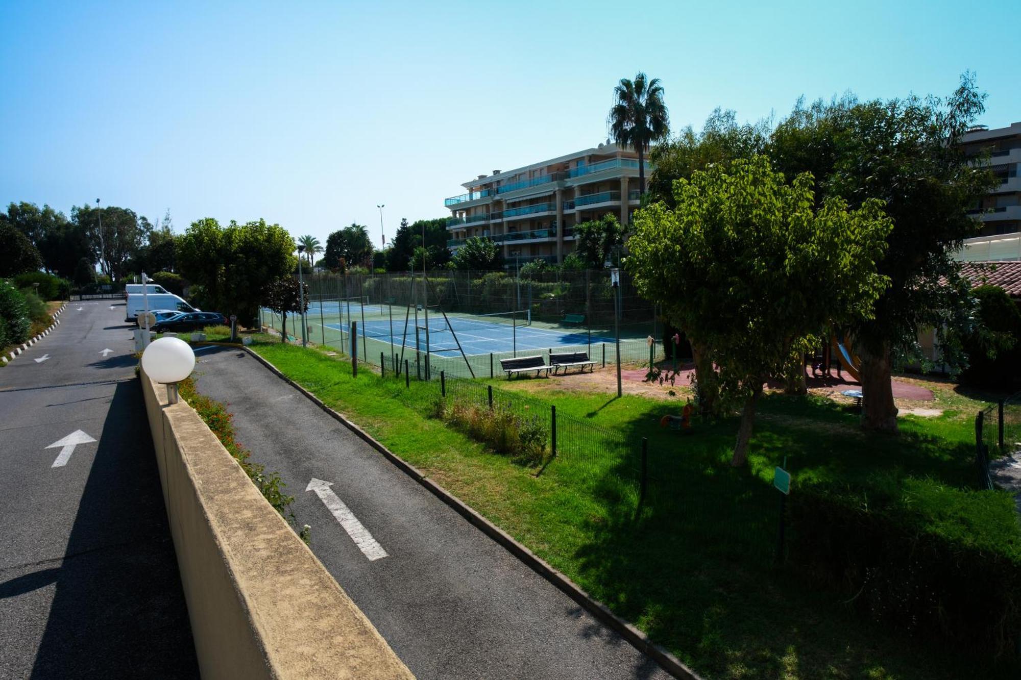 Villa Bono Jacuzzi & Spa Saint-Laurent-du-Var Exterior foto