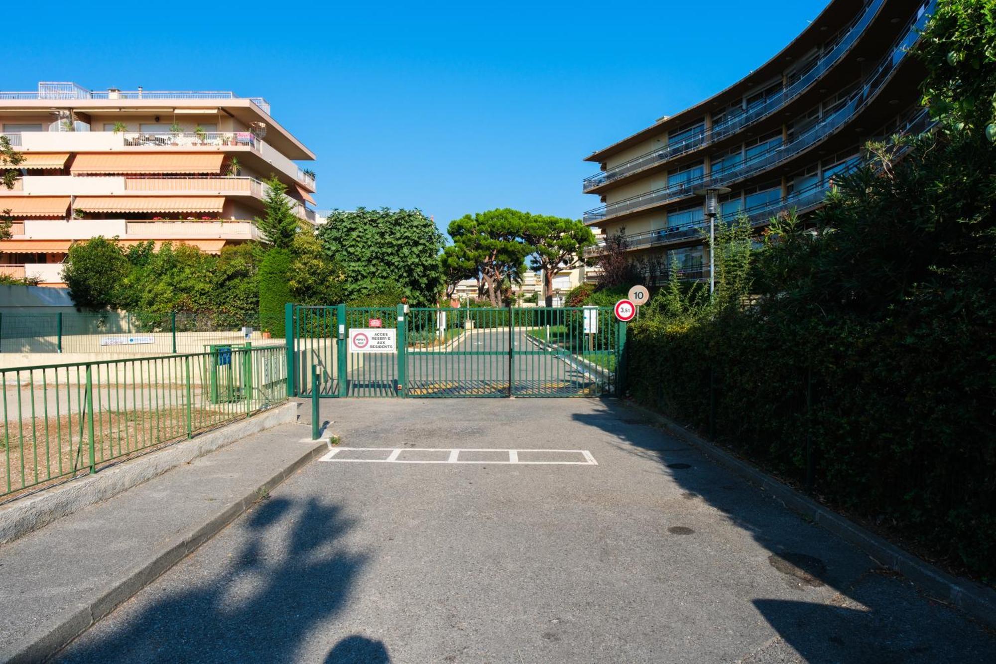 Villa Bono Jacuzzi & Spa Saint-Laurent-du-Var Exterior foto