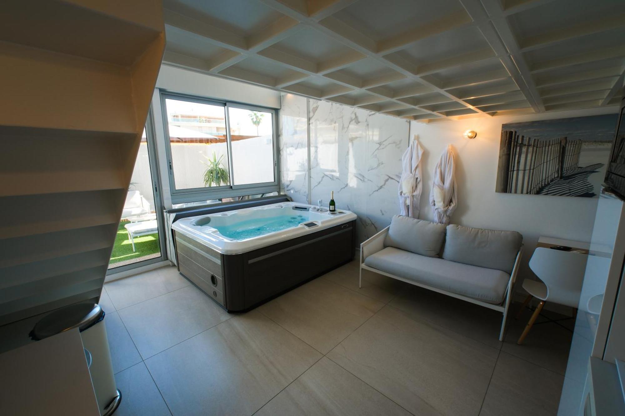 Villa Bono Jacuzzi & Spa Saint-Laurent-du-Var Exterior foto